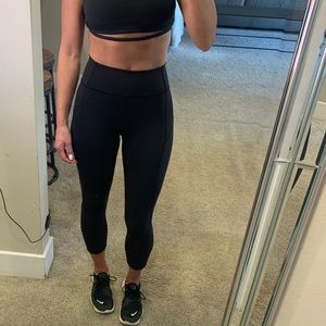 Lululemon In Movement Black Cropped - 2 - Excllt